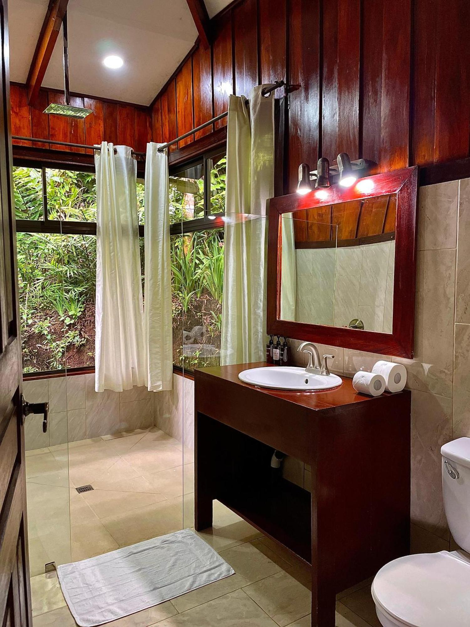 Heliconias Rainforest Lodge 비자구아 외부 사진